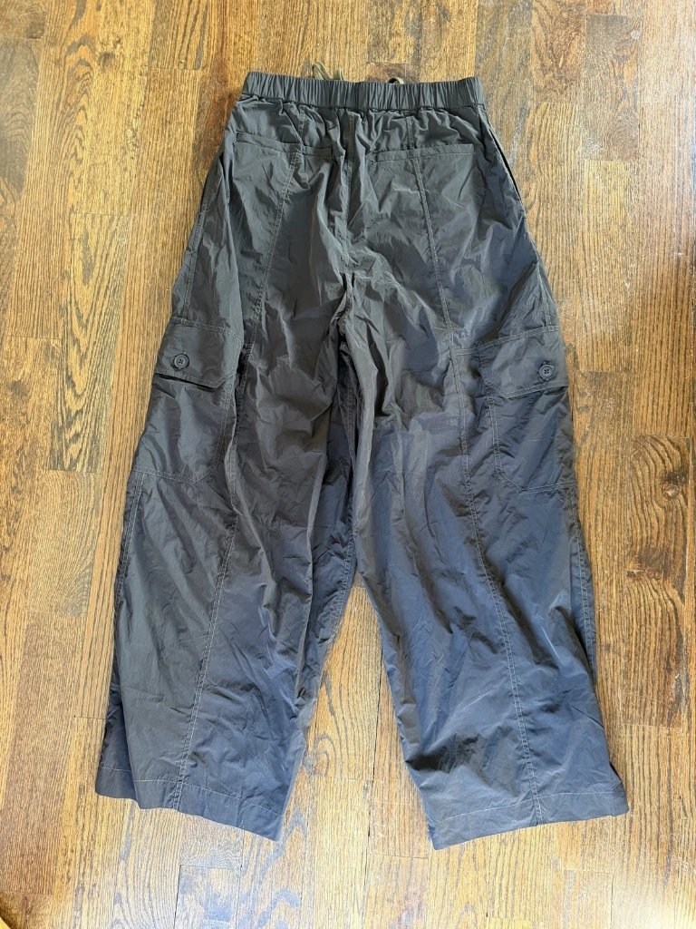 18 East Kaden Balloon Pants Black Shroom Stitching Brushed Nylon Size L Nwt — image 2 of 4